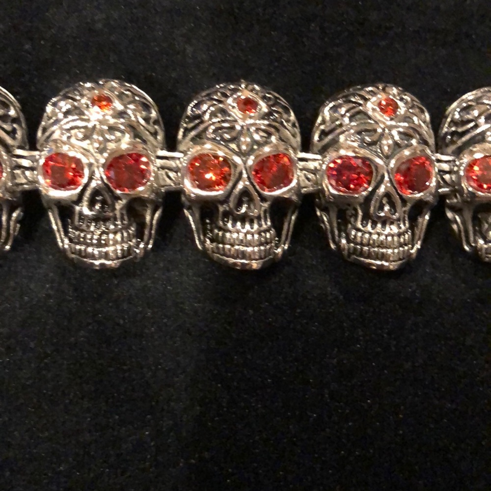 Skull bracelet new 10 skulls
